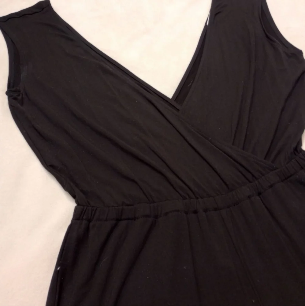 Lovers + Friends Black Deep V-neck Jumpsuit, size Small - Picture 3 of 8